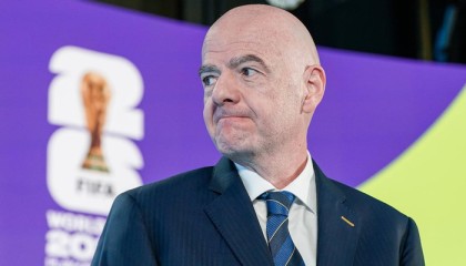 MK体育-特朗普嫌贵，央视硬刚！国际足联20亿天价转播费，中国凭啥当韭菜_新浪新闻