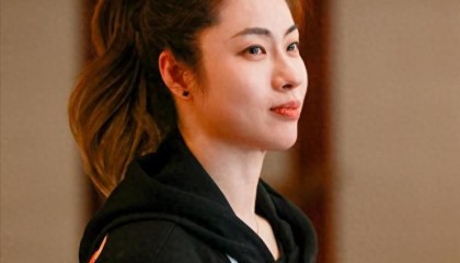 MK体育官方入口-原来她就是江苏女篮教练，年轻美貌实力并存，击败卫冕冠军广东队