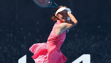 2-0横扫日本选手！中国女网又一16岁1米83新星崛起：偶像莱巴金娜