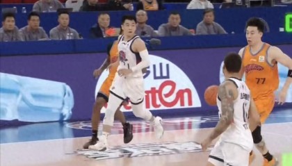 MK体育登录入口-客场惜败上海男篮，山东拼至最后，只差临门一步翻盘